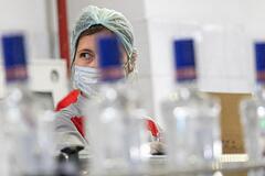 Эстонцам запретят привозить из России водку и стулья